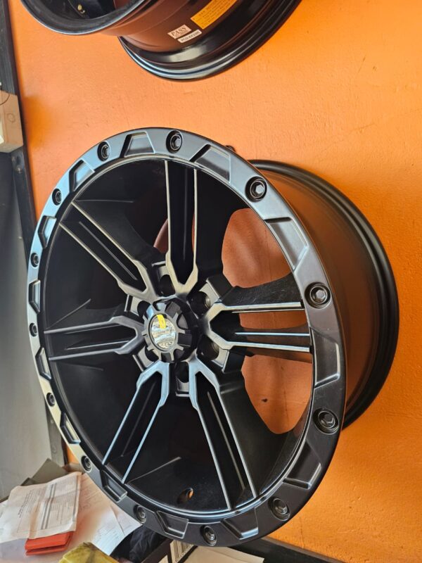 17" Alloy Wheel for Nissan Navara – Black Machined Finish
